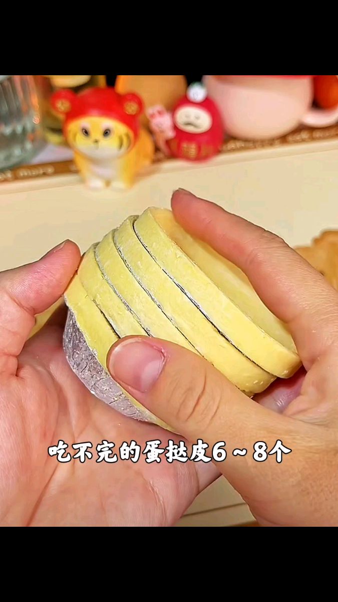 吃剩的蛋挞皮先别扔,快去做这个手残党也能做的草莓酥皮泡芙吧,香甜酥脆,嘎嘎好吃!