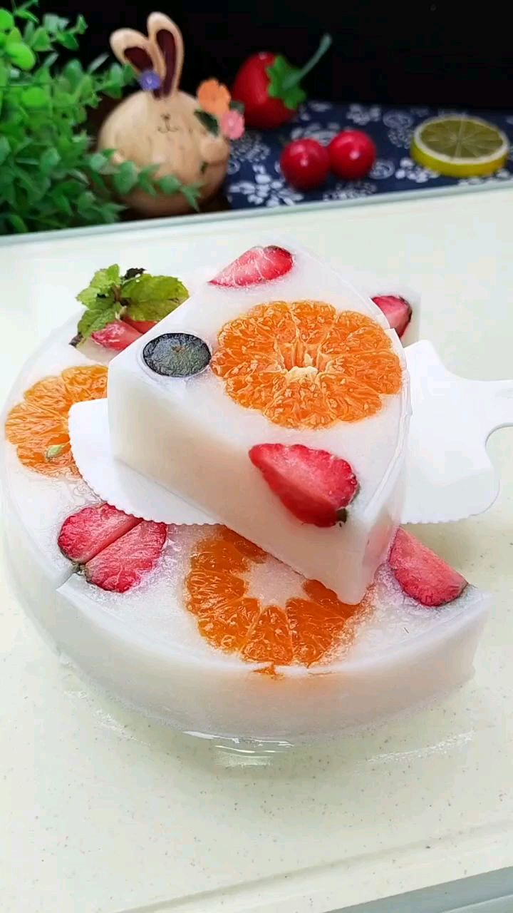 过年如何征服小朋友?做一份水果布丁吧,Q弹奶香又好吃。