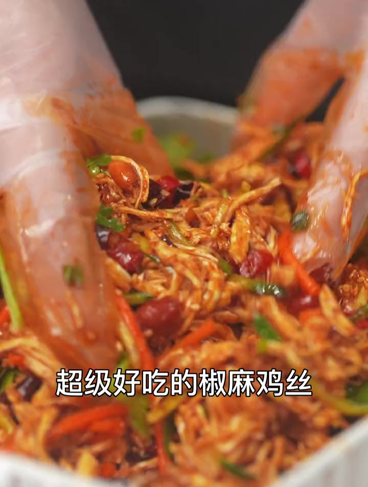 水煮的鸡胸肉,配上自制的酱汁,真的让人无法拒绝!