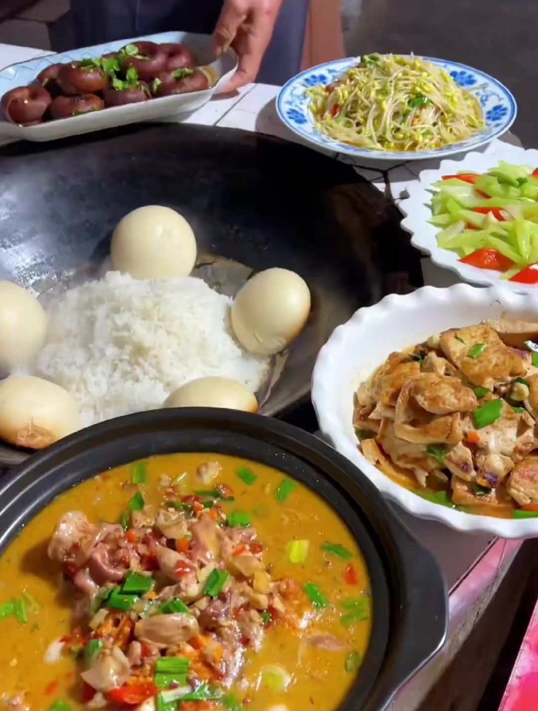 吃不腻的家常菜,鱼籽鱼泡锅子美味又下饭