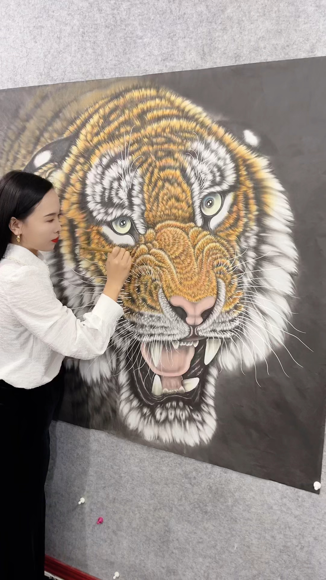 “一啸山河动,雄风撼九州”工笔画老虎。 #工笔国画 #虎虎生威 #字画收藏