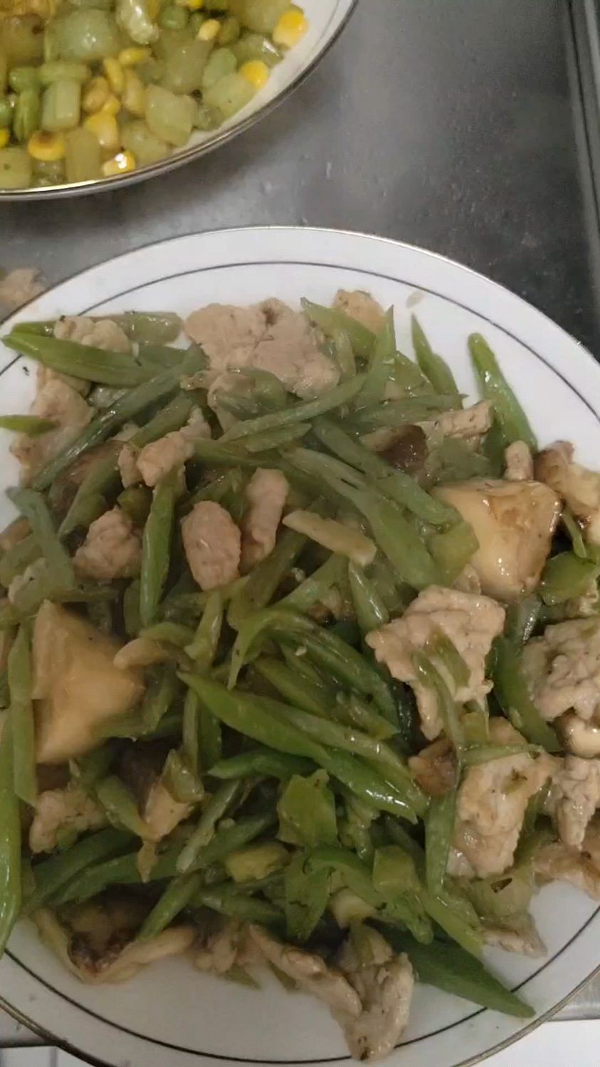 周末日常-毛豆玉米炒黄瓜+青椒刀豆丝香菇炒肉