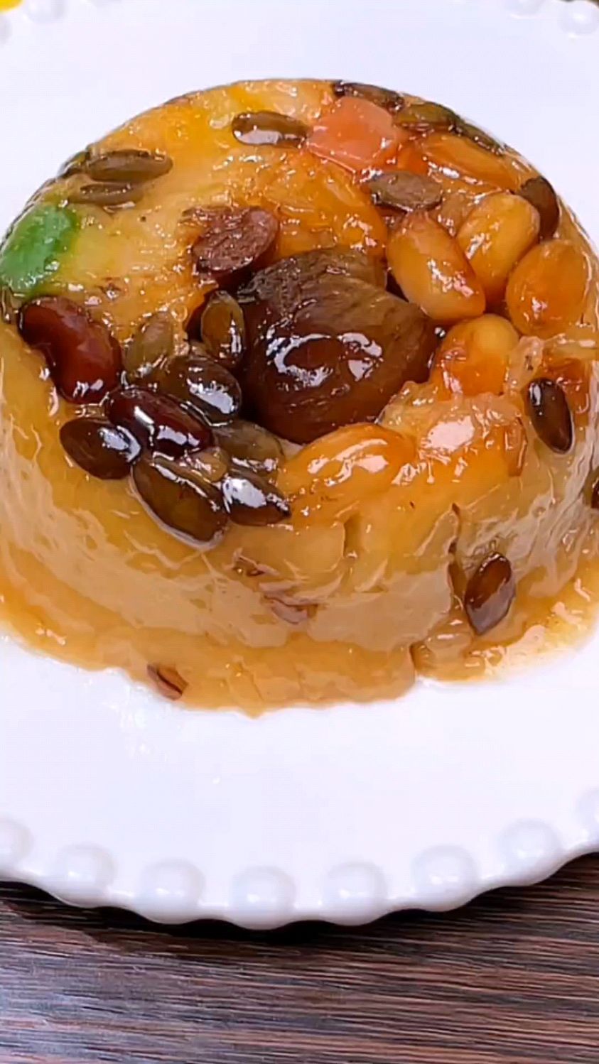 年夜饭必备的八宝饭,少不了老字号西安饭庄的八宝甜饭,份量十足,配料表很干净