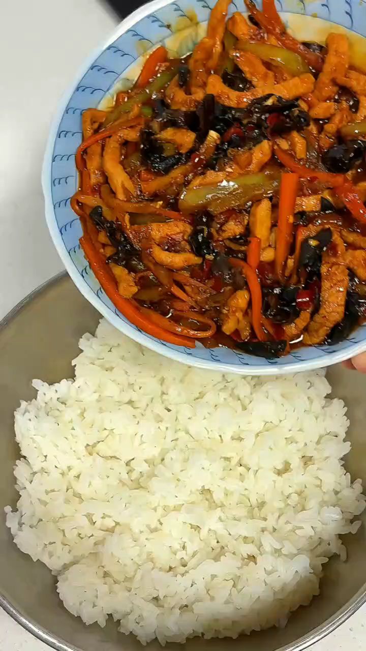 鱼香肉丝拌饭