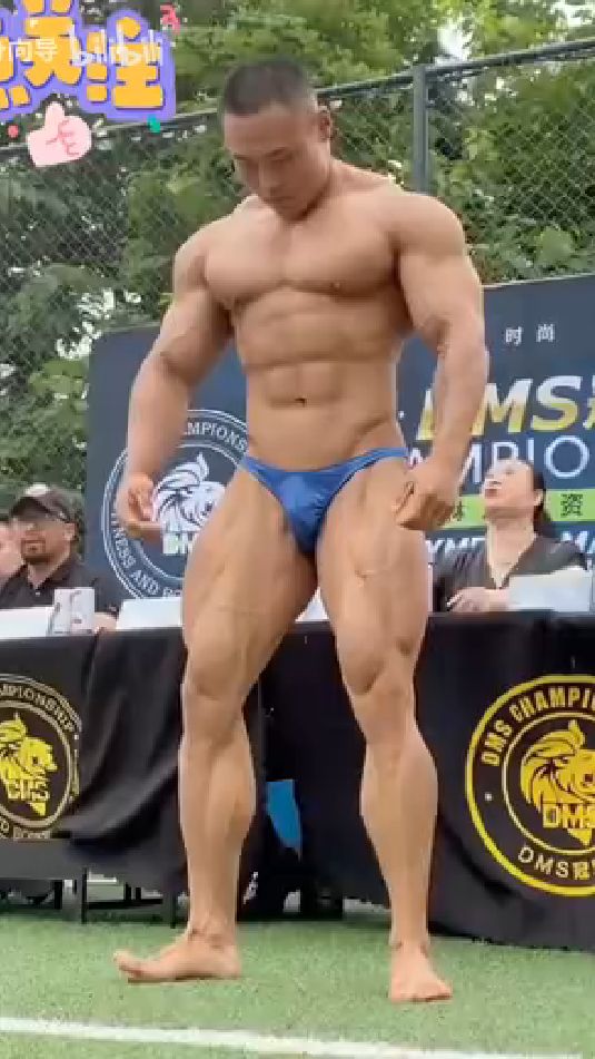 帝都体育健身肌肉男模教练帅哥