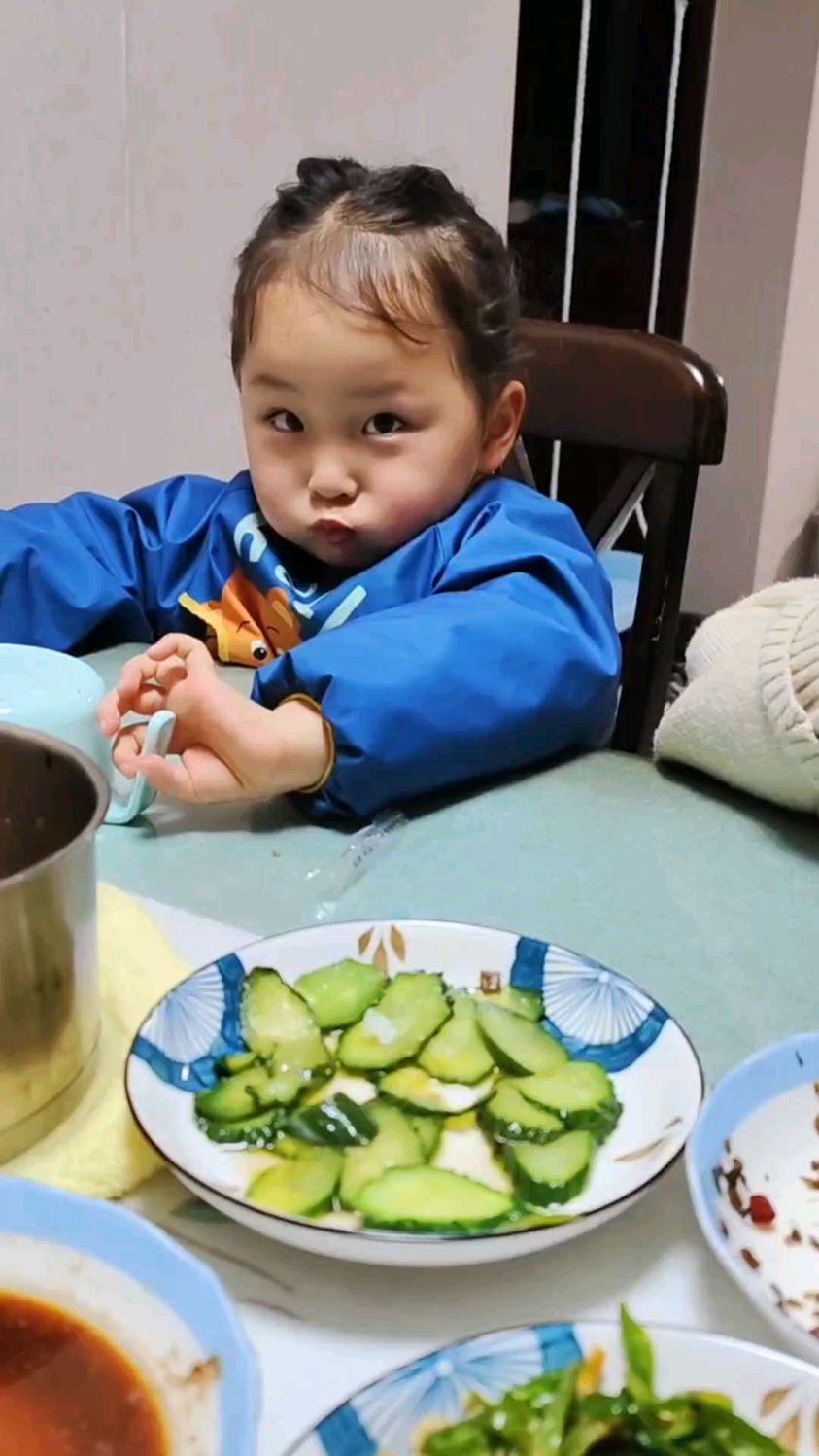 谁敢动碗里的肉,我就和谁急!!#记录成长的每一个瞬间 #搞笑