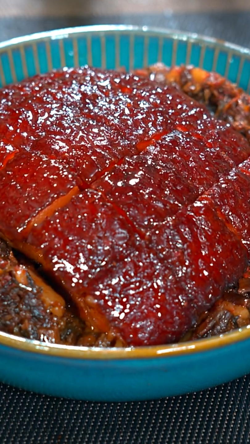 今日份如何做梅菜东坡肉|年夜饭餐桌上的硬菜梅菜东坡肉,出锅软烂入味,肥而不腻。