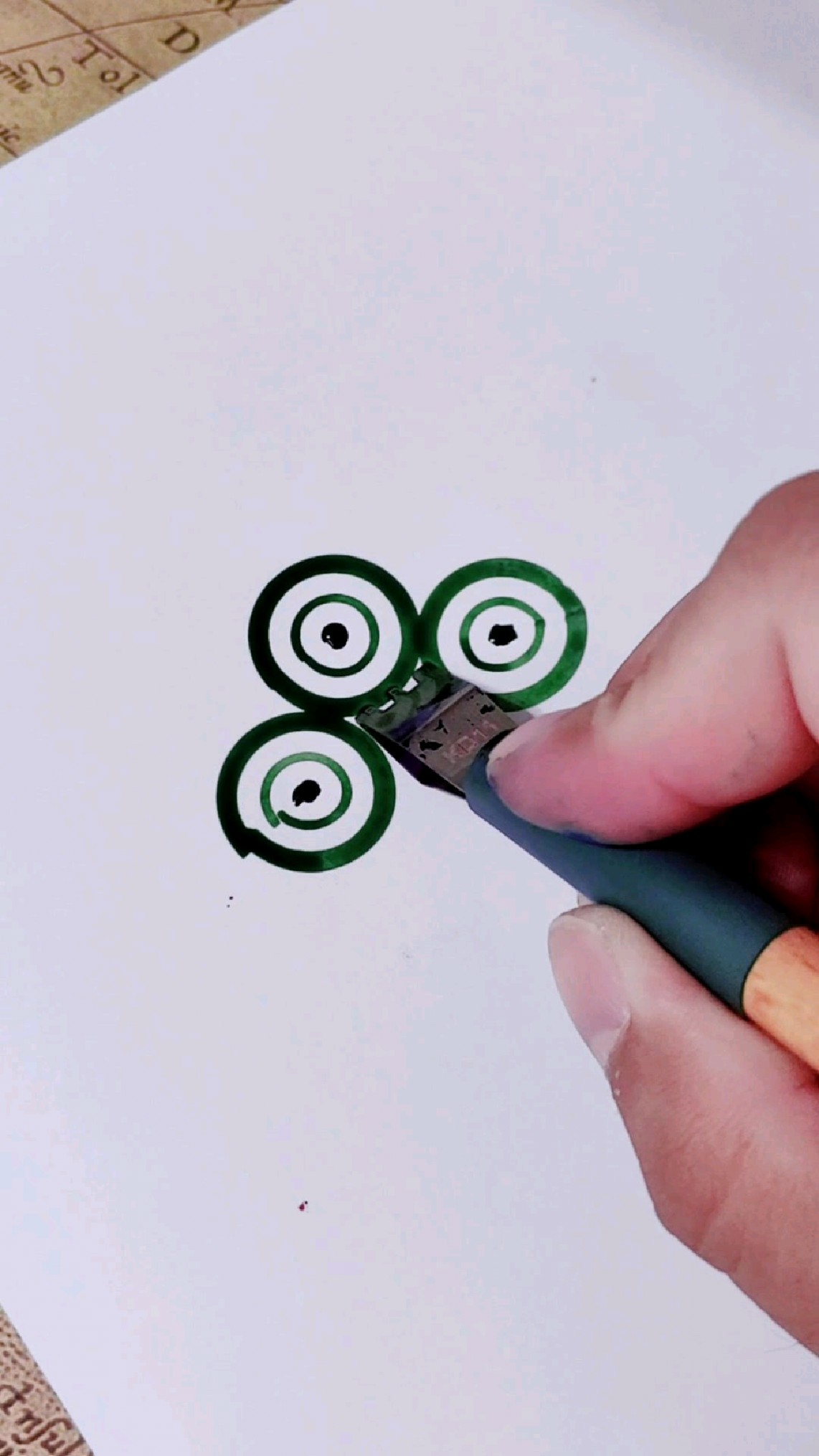 手绘一颗绿色的花椰菜