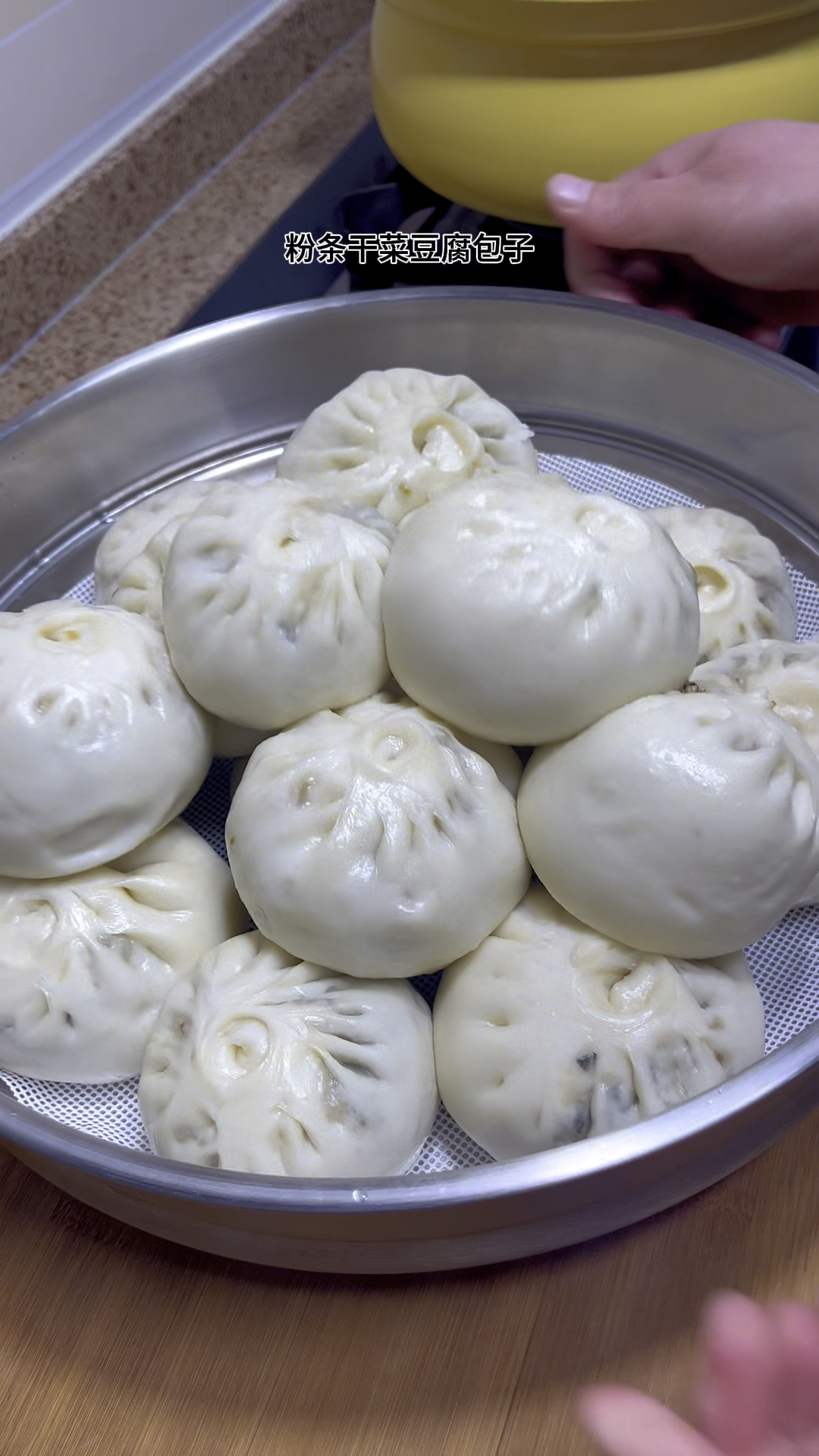 过年大鱼大肉吃多了,可以试试这个粉条豆腐干菜包子,比肉包子都好吃。#粉条干菜豆腐