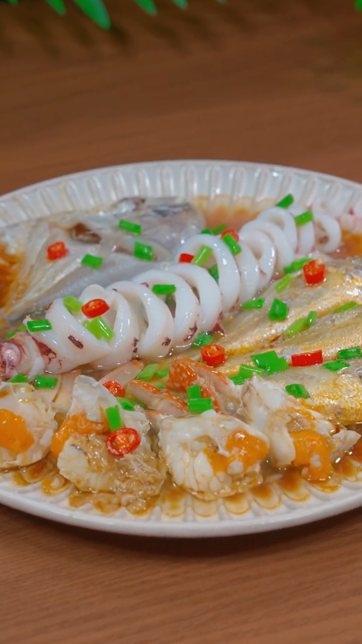 白灼海鲜拼盘做法