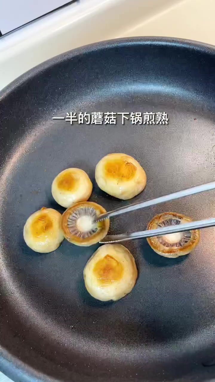 菠菜鸡蛋汤面,蘑菇虾滑小汉堡