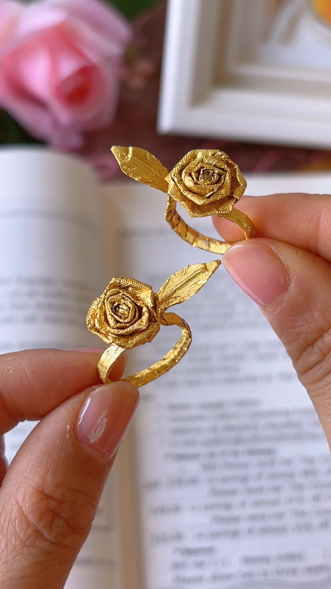 教你巧克力纸做一个好看的玫瑰花戒指,情人节送给你喜欢的人吧!