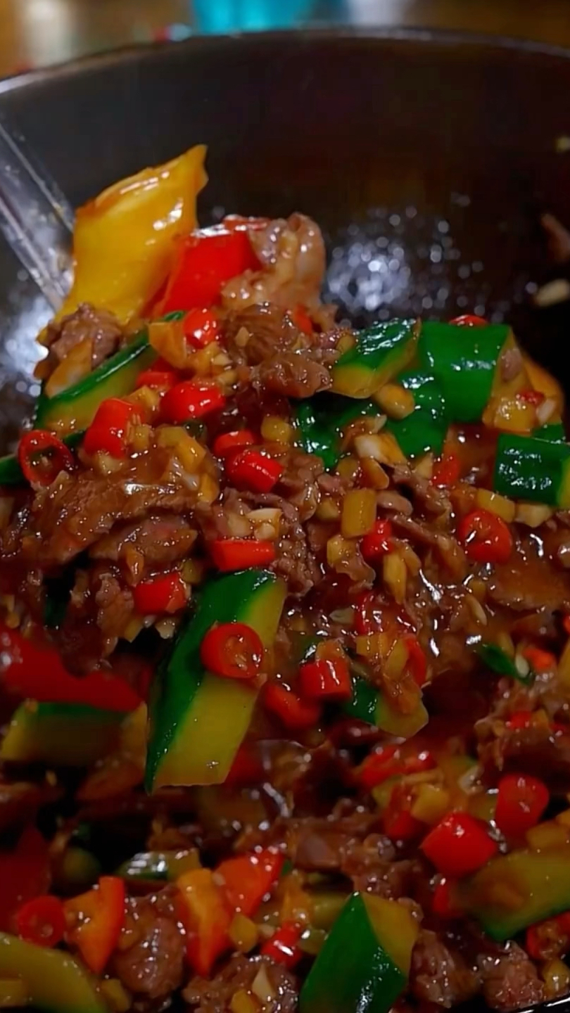 今日份如何做黄瓜炒牛肉|以后牛肉买回来你就像我这样做,牛肉又嫩又滑,太下饭了。