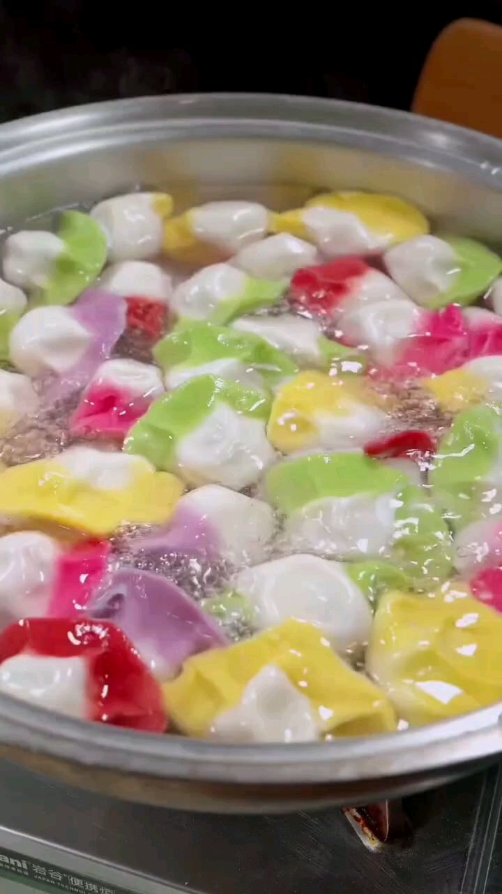 果蔬和面粉搭配好的饺子粉 直接加凉水和面就可以啦