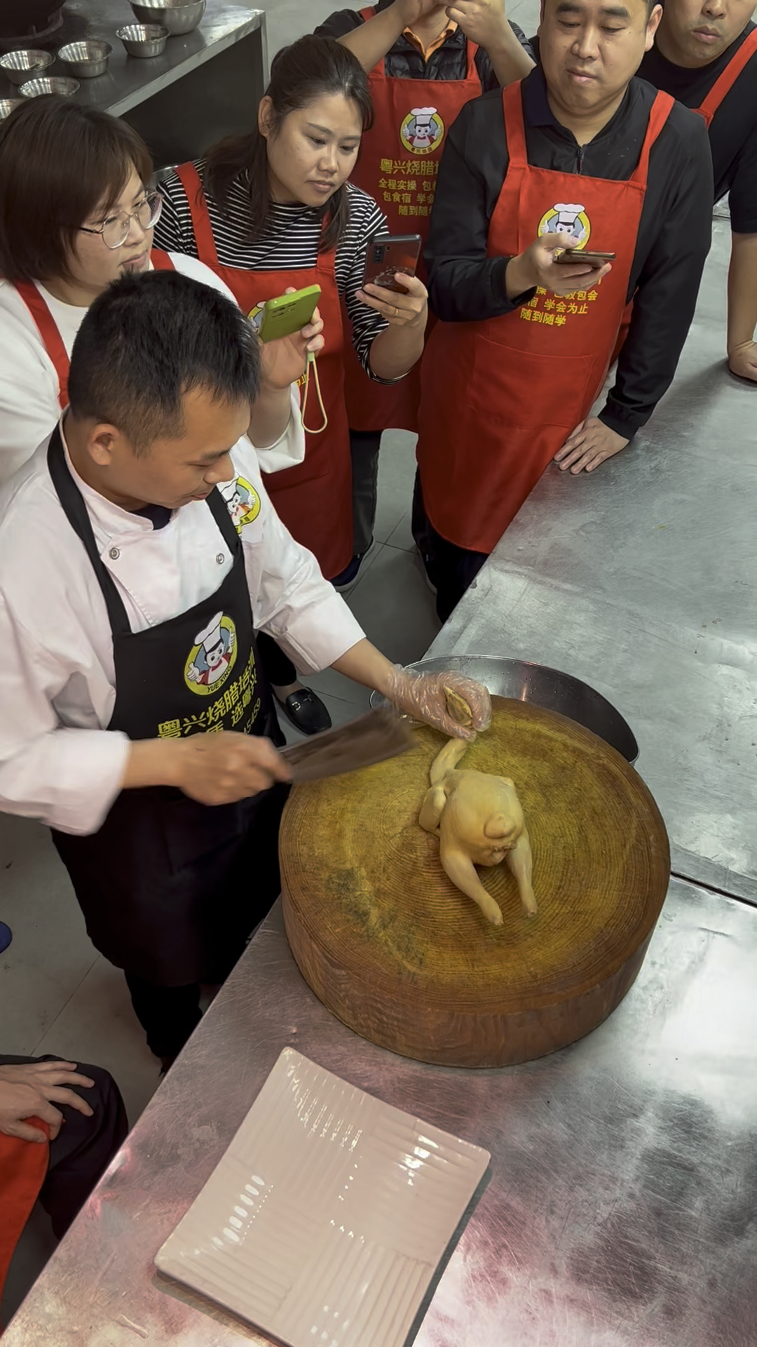 白切鸡摆盘#家里来客人了,就这样,摆盘上档次有面子#祝大家新年快乐!