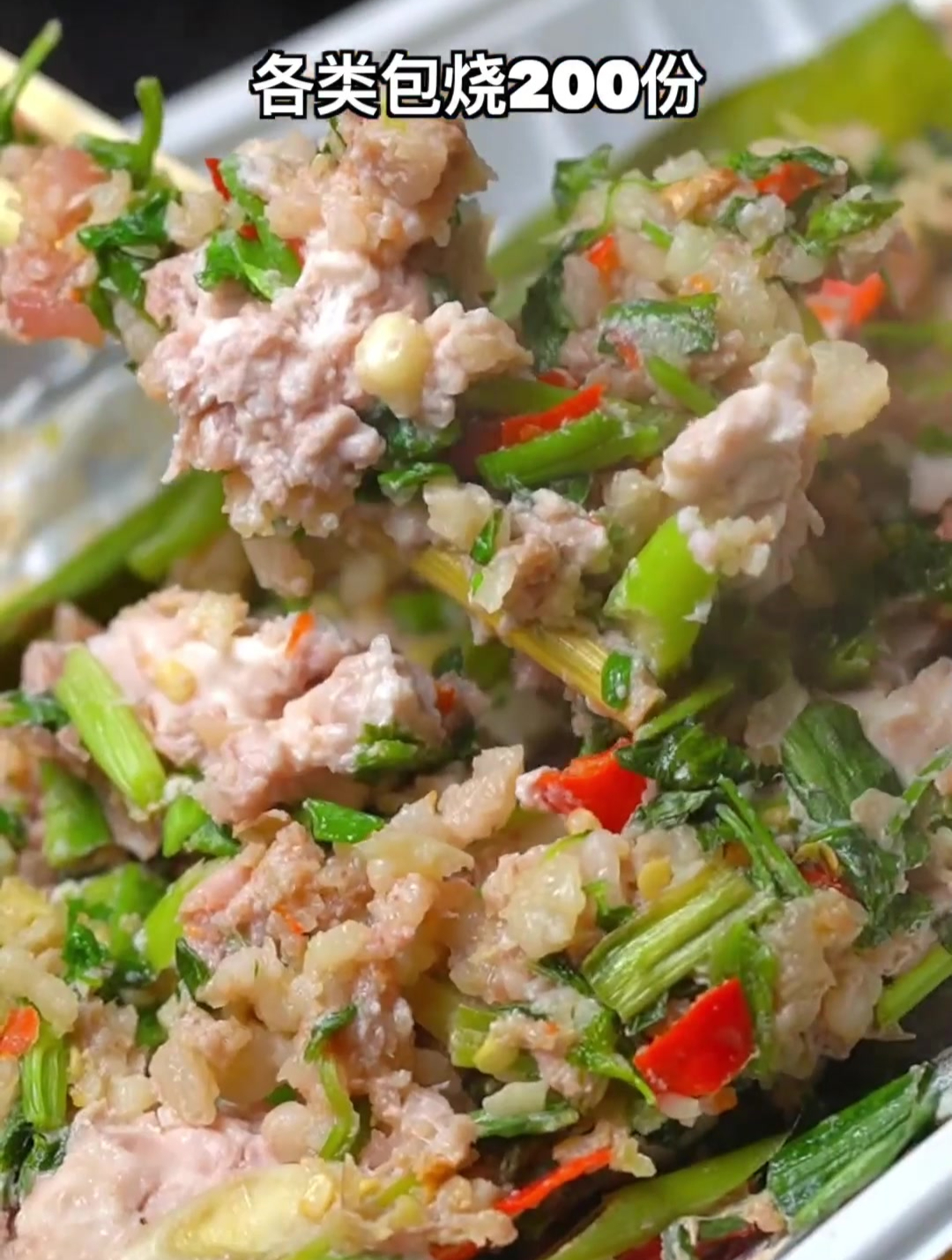 西双版纳疯狂的夜生活,鲤鱼活烤,每晚400桌人露天烧烤