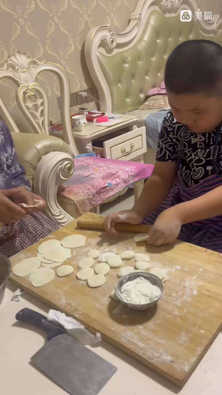 大年三十包饺子