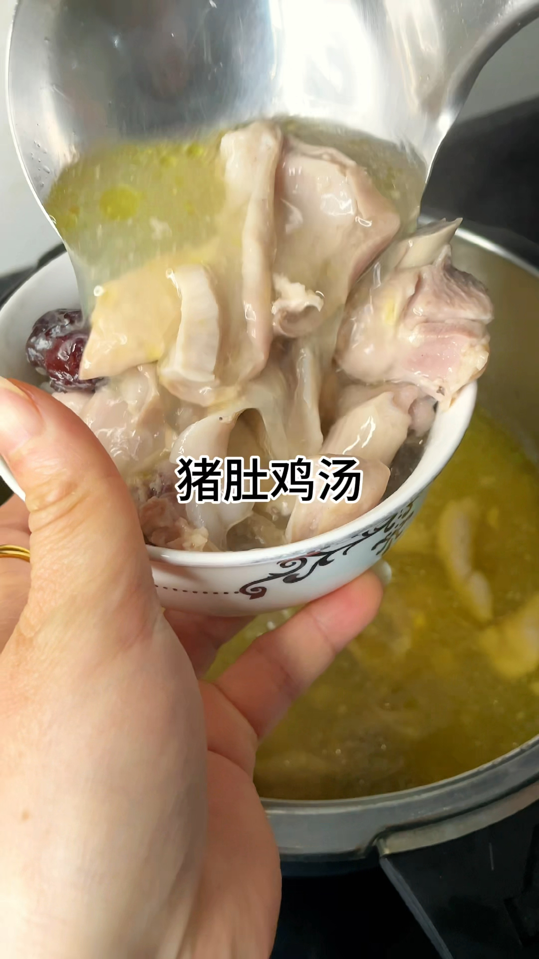 [当你有个爱做饭的老婆]猪肚鸡汤,真的好喝,汤鲜味美家常做法简单美味