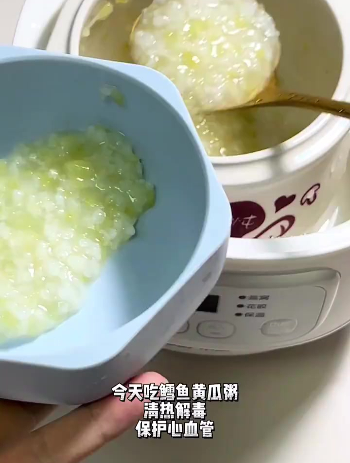 7M+28D|辅食日记|鳕鱼黄瓜粥|火龙果松饼