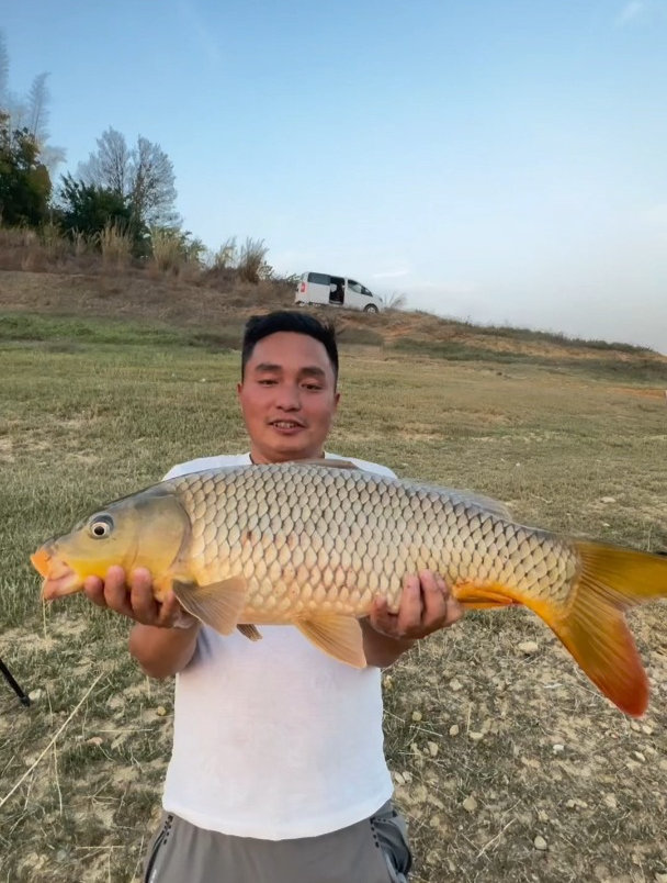 万峰湖垂钓,这鱼获让人太意外!