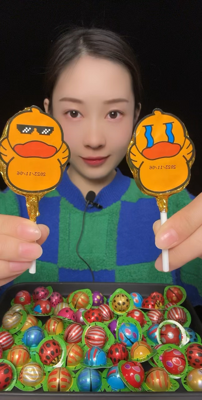 两种表情的小黄鸭糖