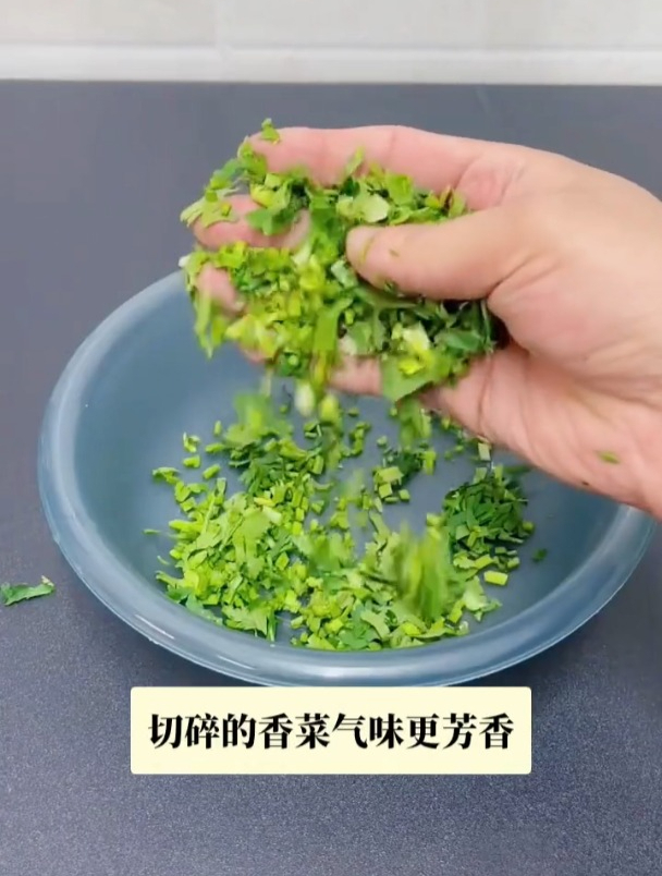 草鱼爱吃草,80%钓友却不知道,草鱼最爱的是这东西!