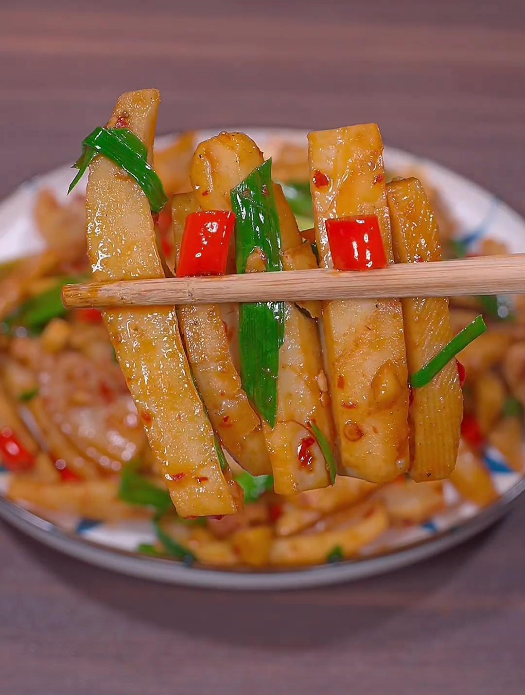 分享一道小炒莲藕的详细做法,家常菜才最下饭