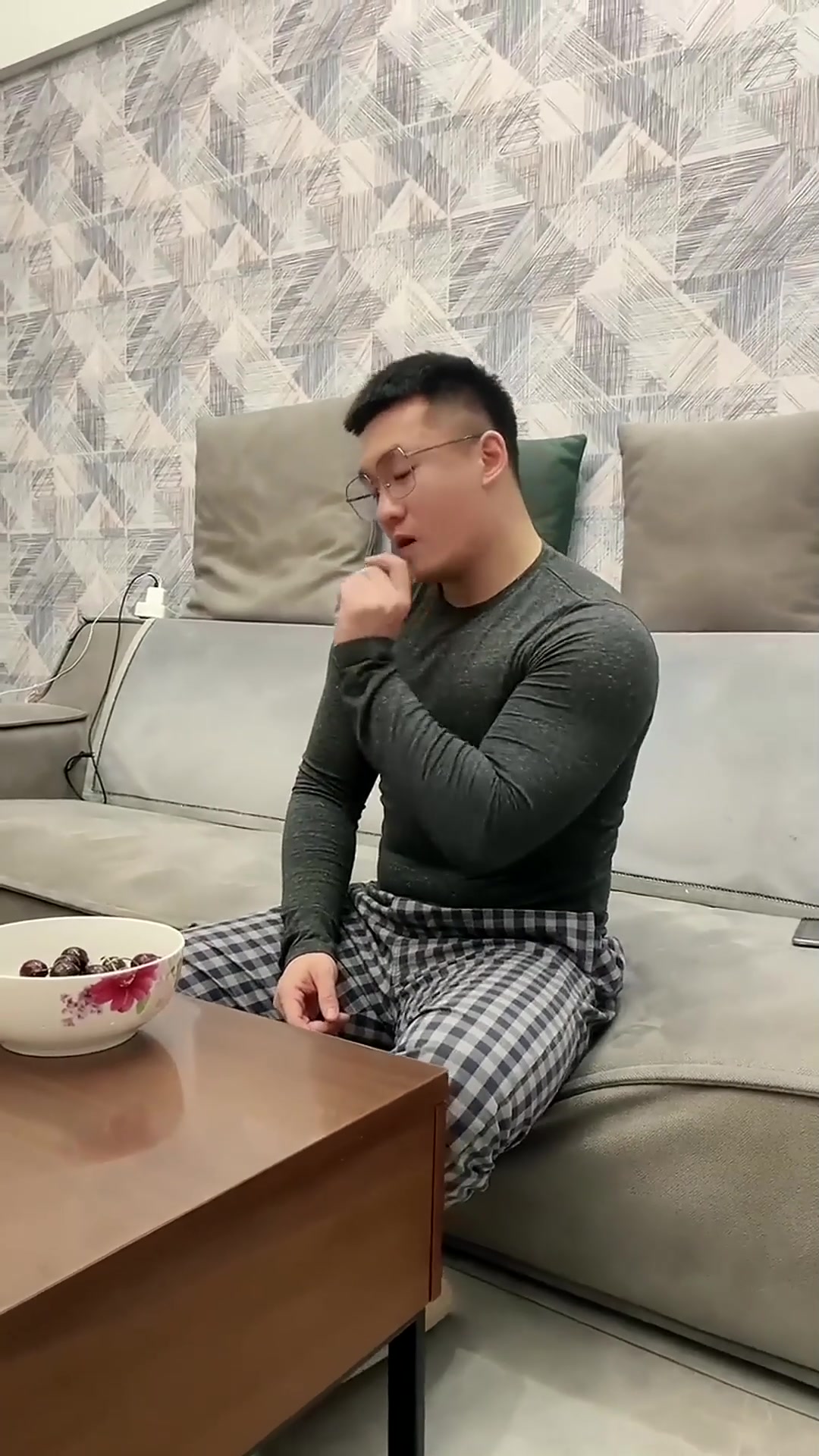 盘点沙雕男生的搞笑瞬间,肌肉男柔情似水,秒变暖男
