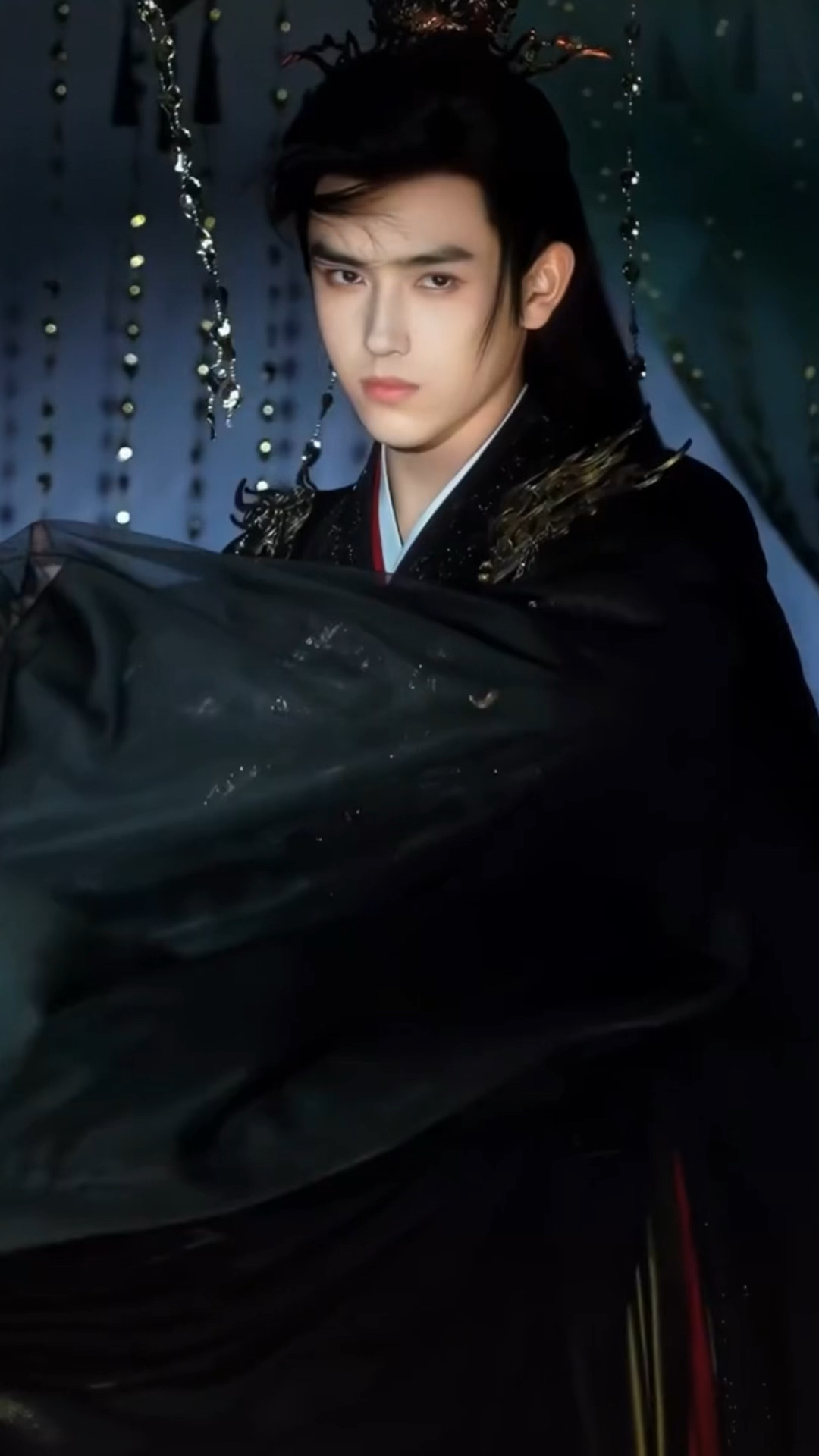 《献鱼》花一百万拍摄的海报!网友锐评:不如让我来拍