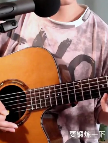 周深大鱼吉他solo教学,前奏la指型音阶指法运用大鱼吉他solo教学