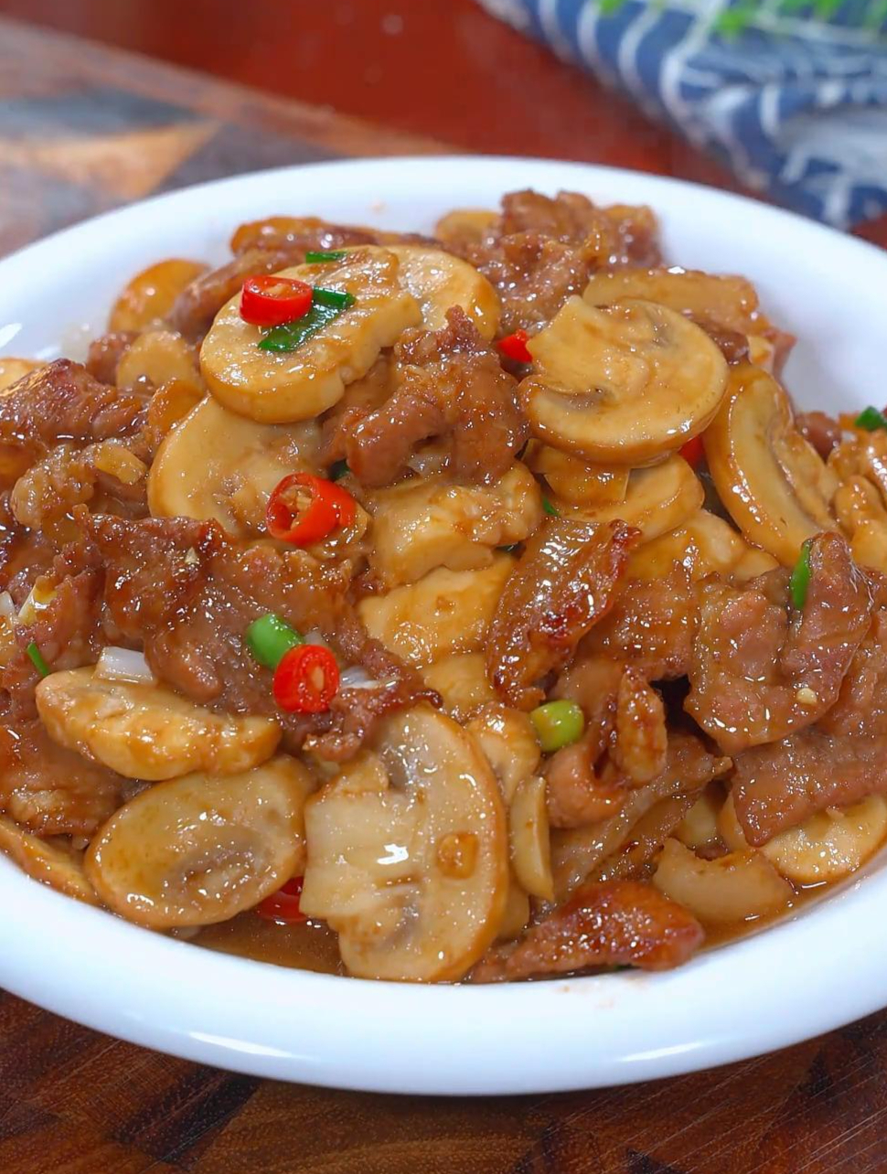这样做的蘑菇炒肉片好吃又下饭