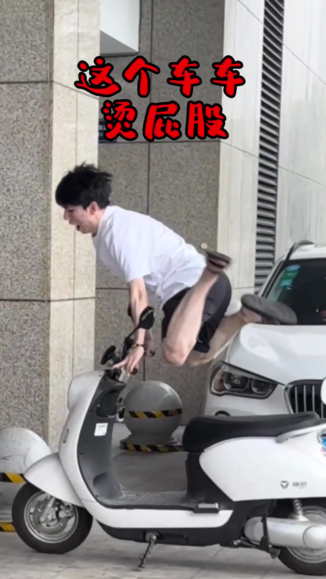 盘点那些情侣搞笑日常,好一个人肉坐垫