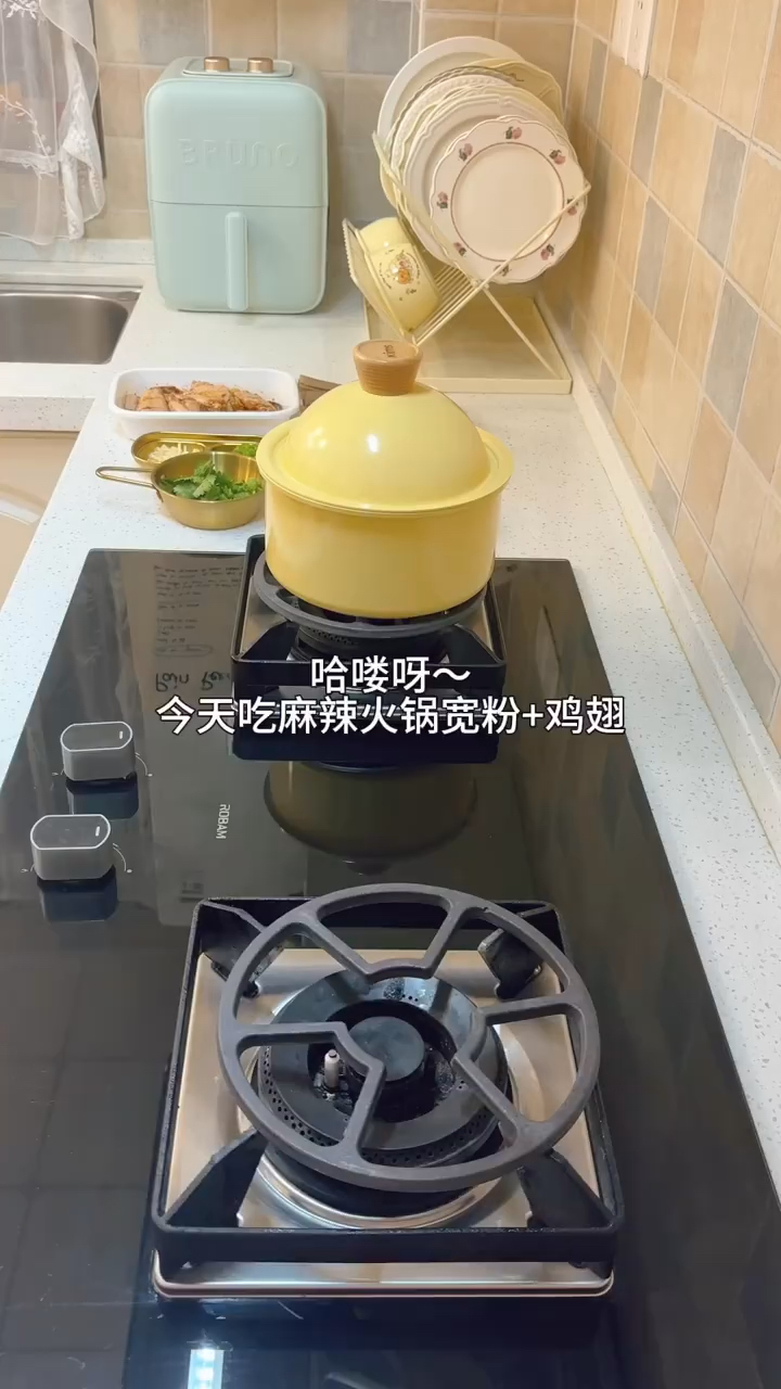 一人食vlog|在家做饭真的很快乐,今日菜单:蒜香鸡翅&麻辣火锅宽粉