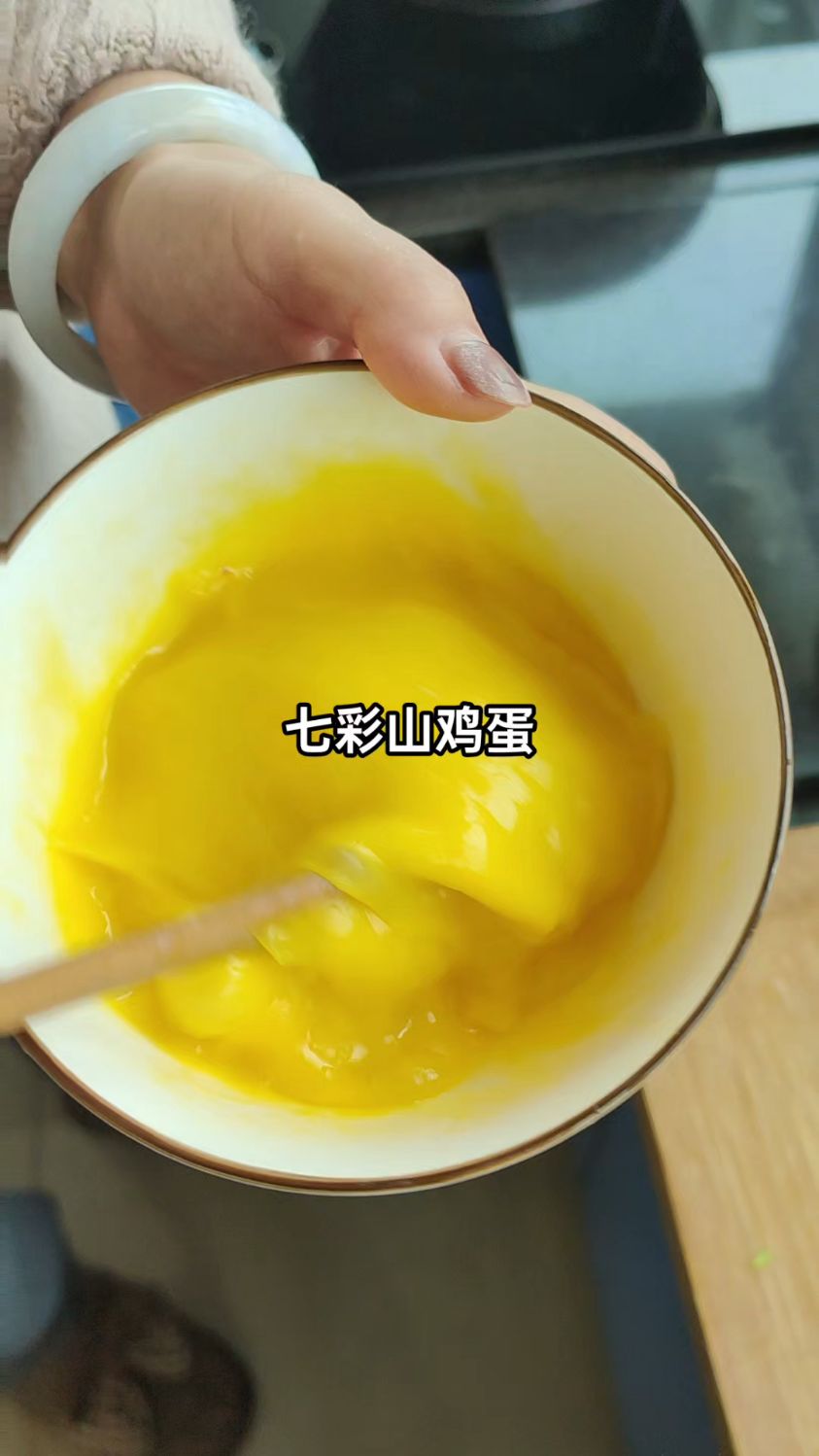 养鸡七彩山鸡吧,七彩山鸡蛋的营养是其他鸡蛋无法可比的!