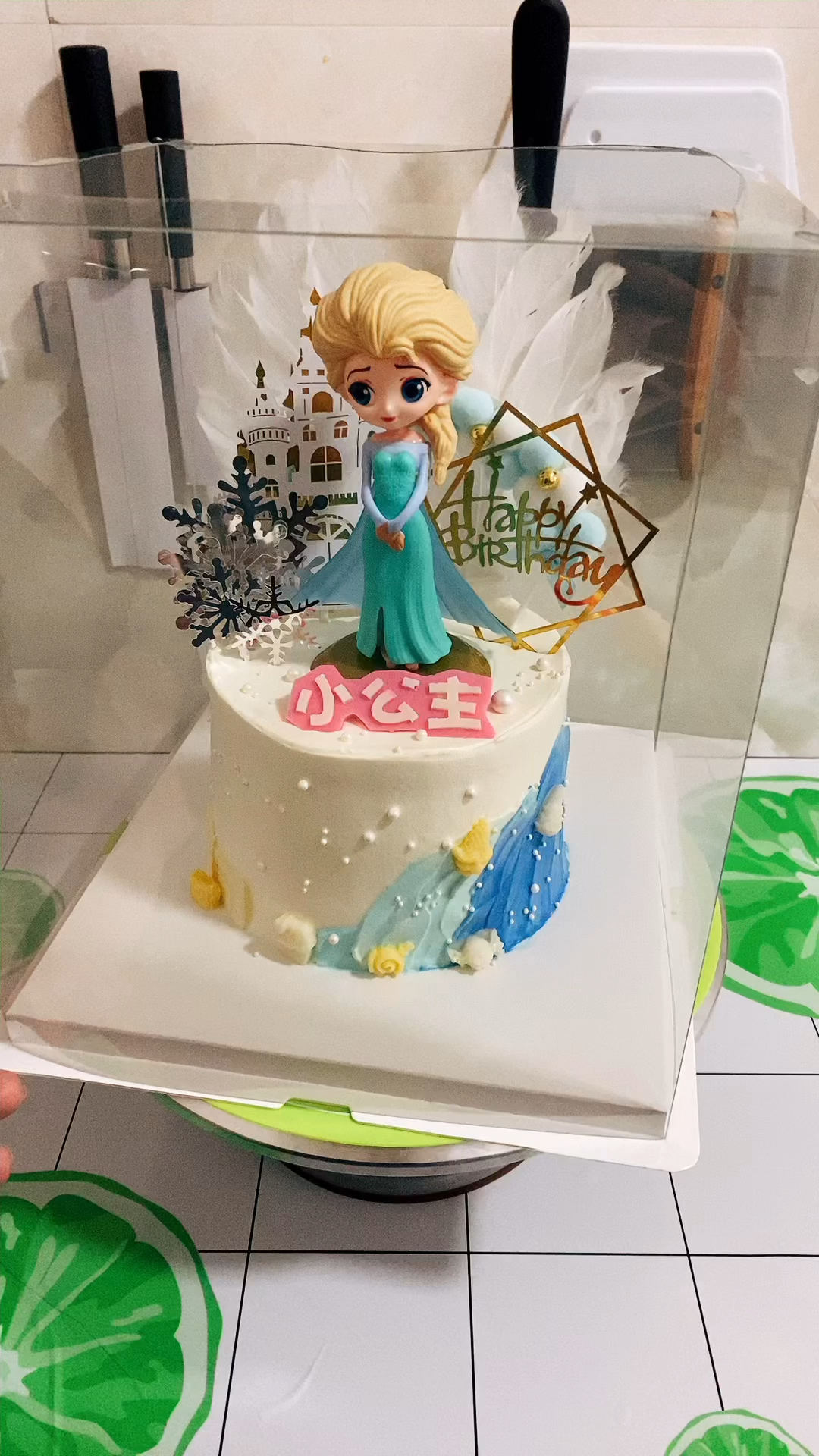 #不可抵抗的甜食#艾莎公主蛋糕#童话梦境,女孩最爱卡通蛋糕!喜欢这款吗?