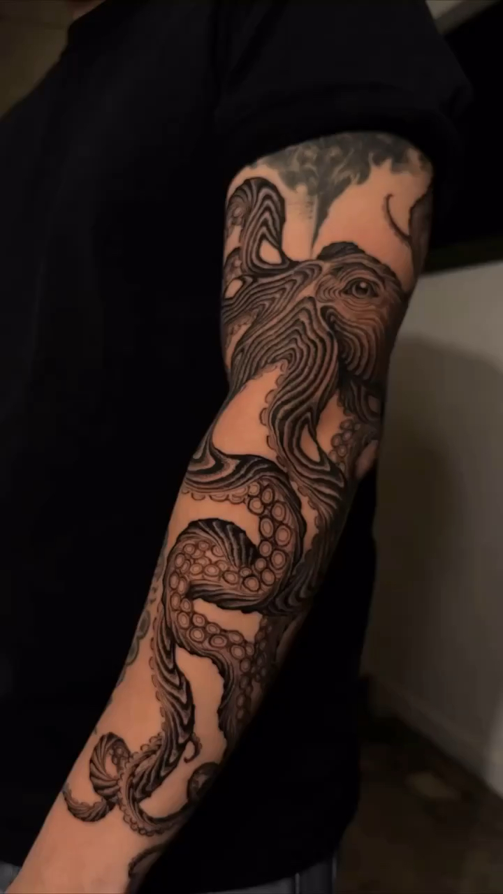 北京91刺青/男生手臂章鱼纹身