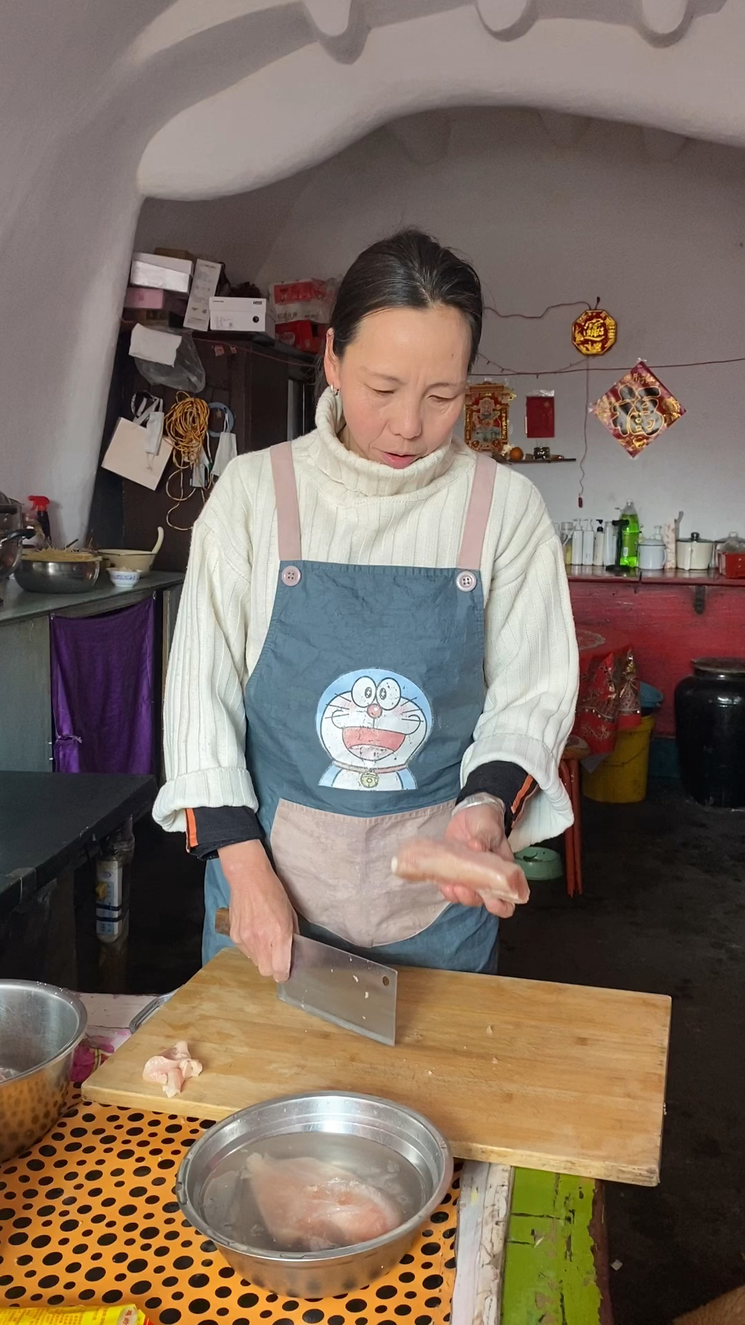 家常鱼香肉丝盖浇豆面河捞,一口下去,满满的料汁,太下饭了