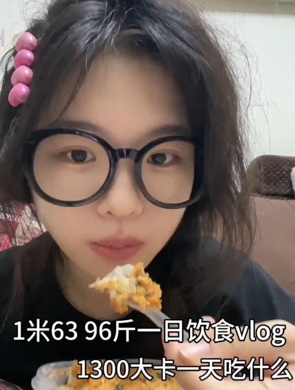 今日随机吃饭 抽到了鸡公煲!晚上的芋泥肉松盒子好好吃 呜呜