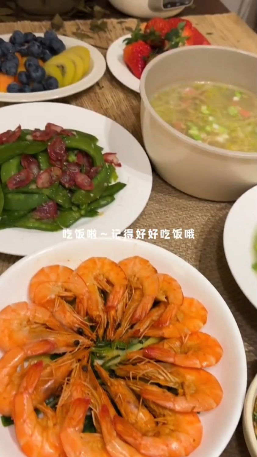鸡翅煲腊肉炒荷兰豆