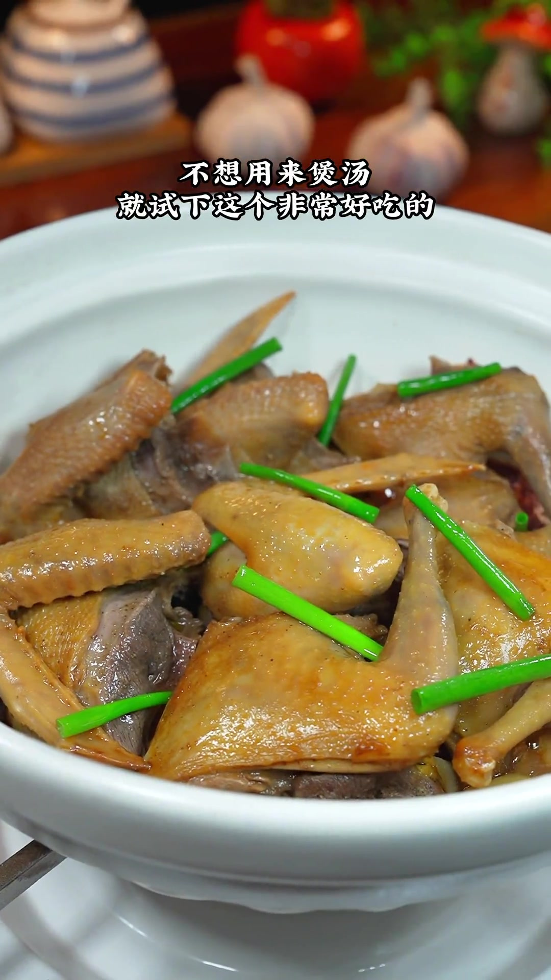 乳鸽煲汤吃腻了,试下这个非常好吃的砂锅焗乳鸽