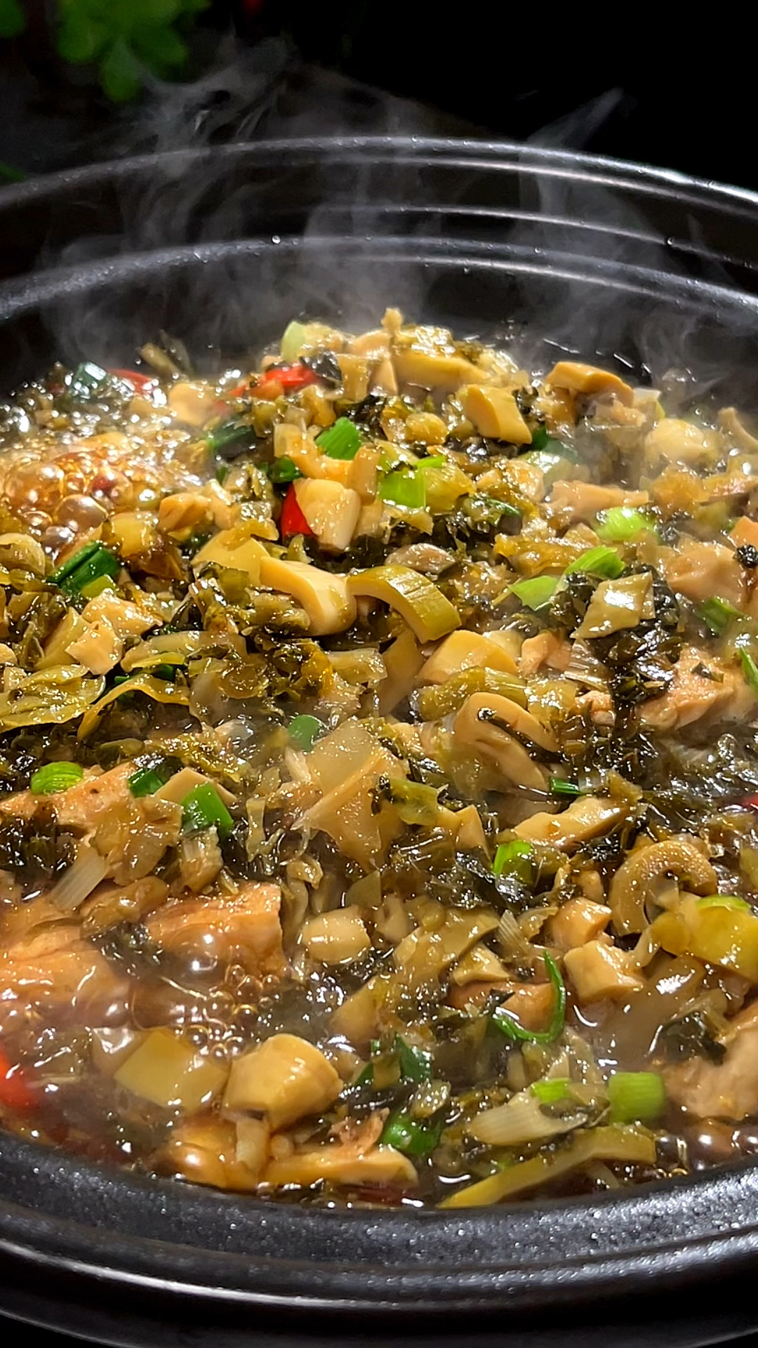 如果你也喜欢吃豆腐,那你一定要学会这个酸菜小笋炖豆腐,汤汁拌饭都能吃三大碗