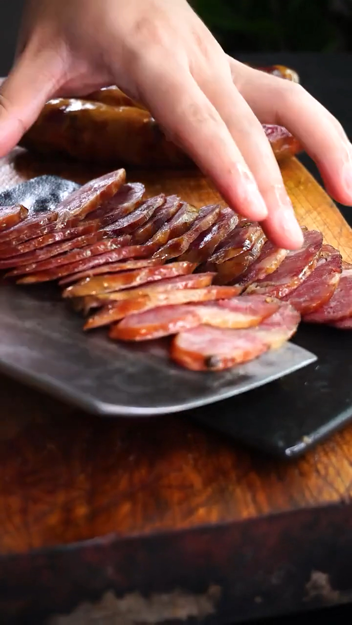 腊肉大拼盘中,香肠最好吃了