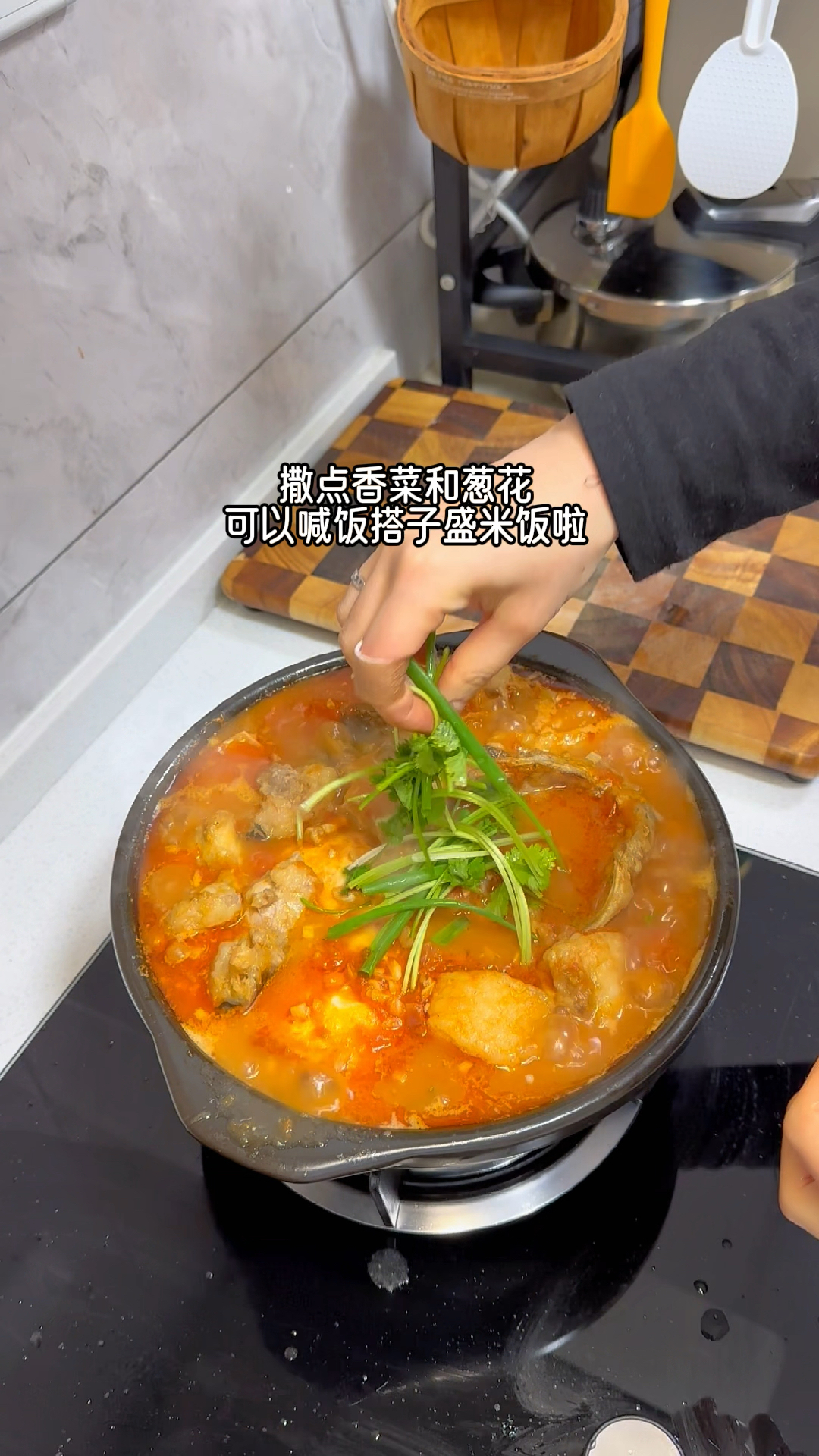 鱼这个做法香哭了,砂锅番茄鱼吃一次就爱上,做法简单好吃又营养