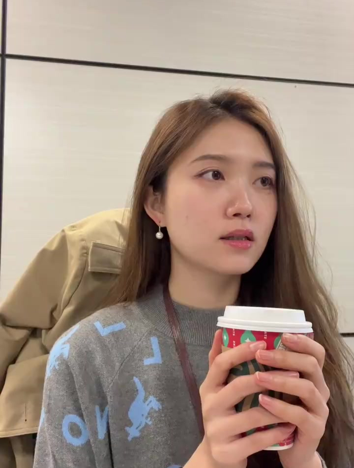 Vlog|买了杯星巴克,结果没有咖啡