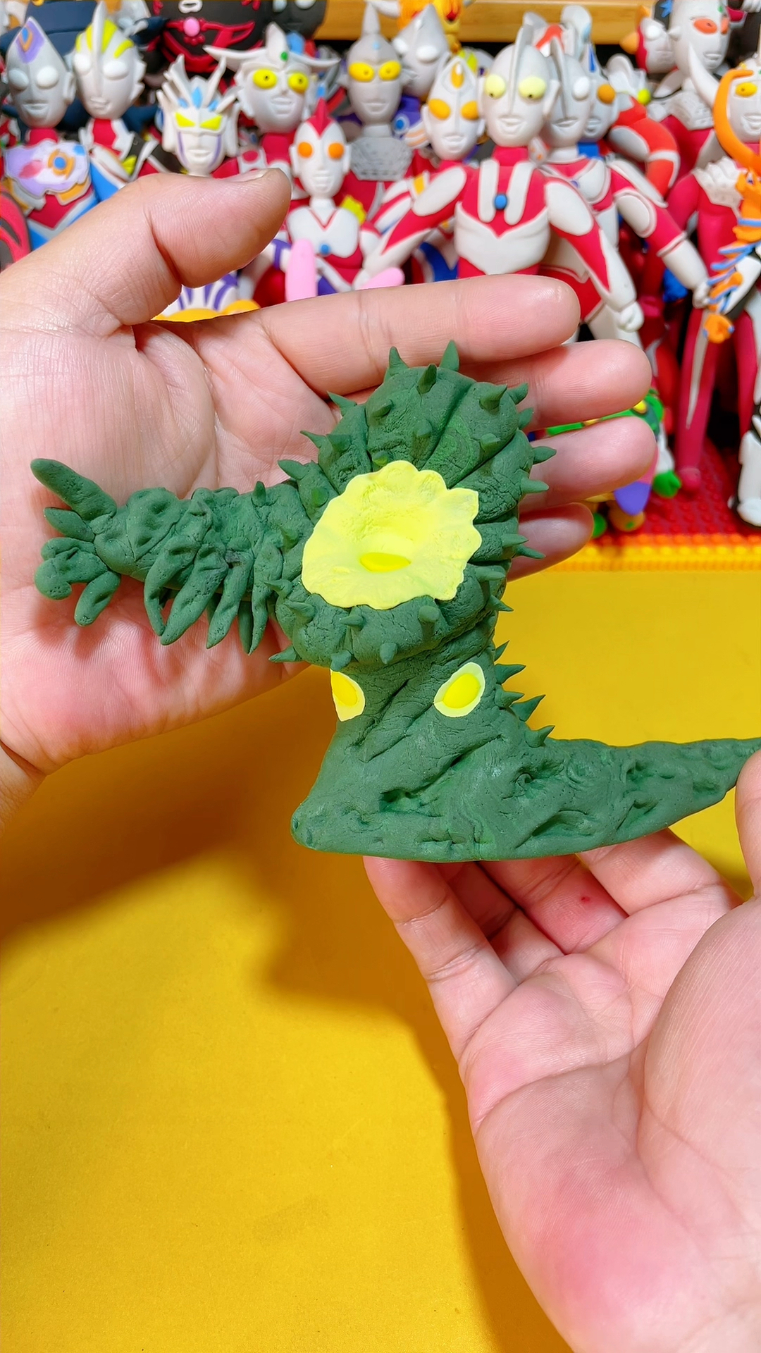 粘土手工时刻:奥特曼植物怪兽绿蒙斯