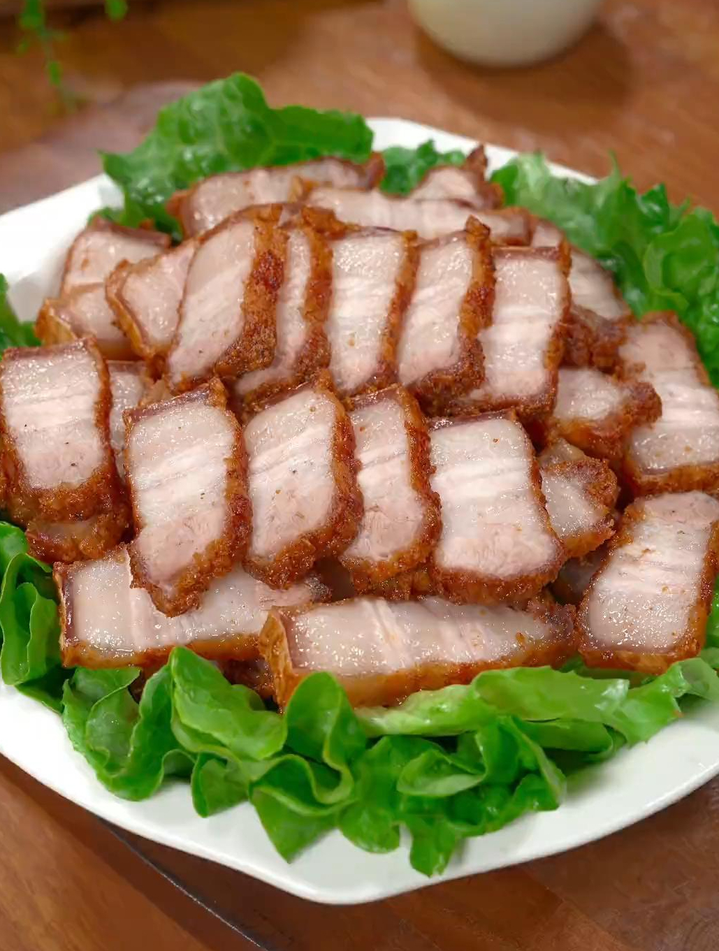 这样做的脆皮五花肉,金黄酥脆,大人小孩都爱吃