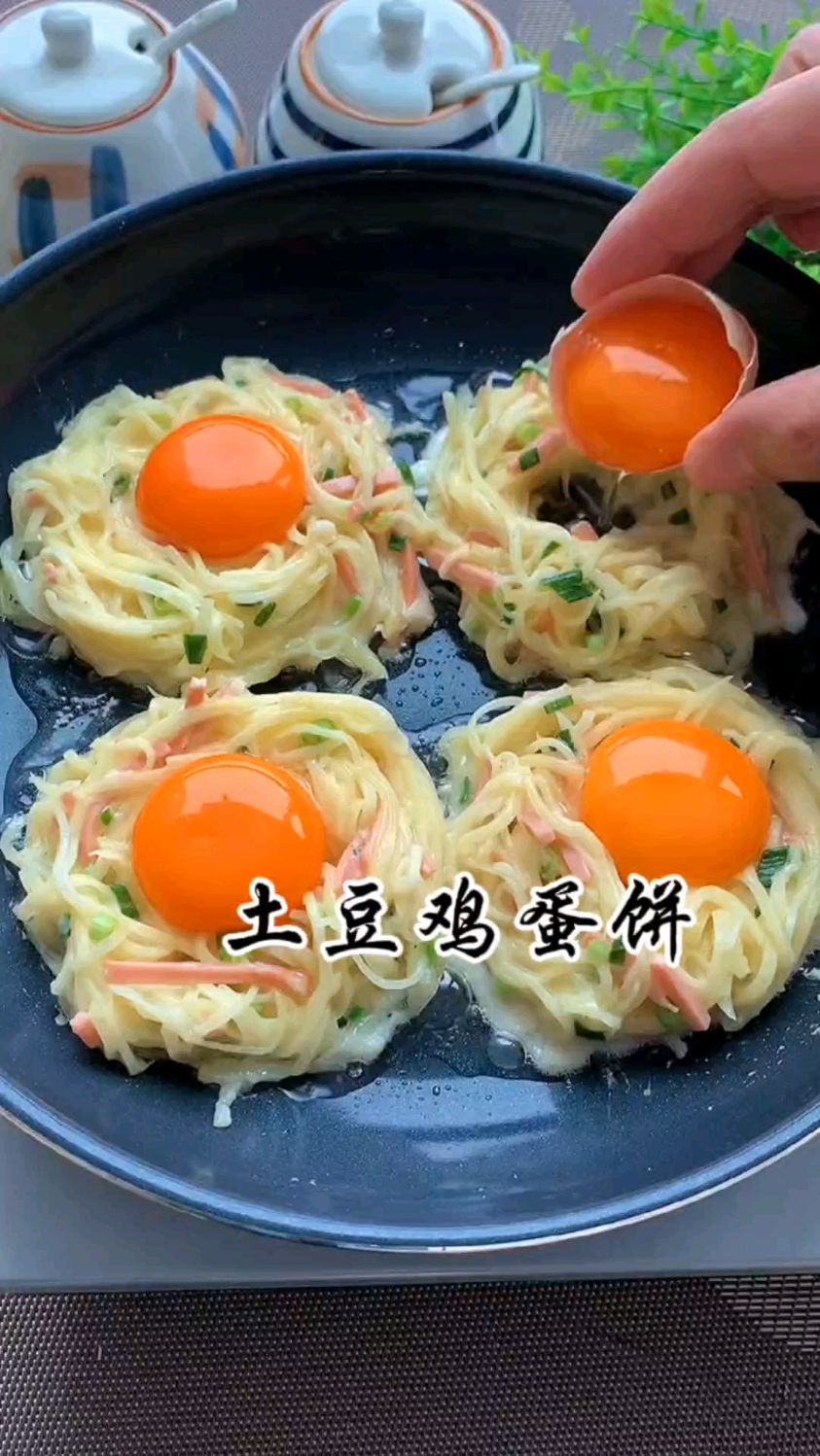 家里有土豆就能学会的菜,孩子爱吃。做法还简单的土豆丝卷饼