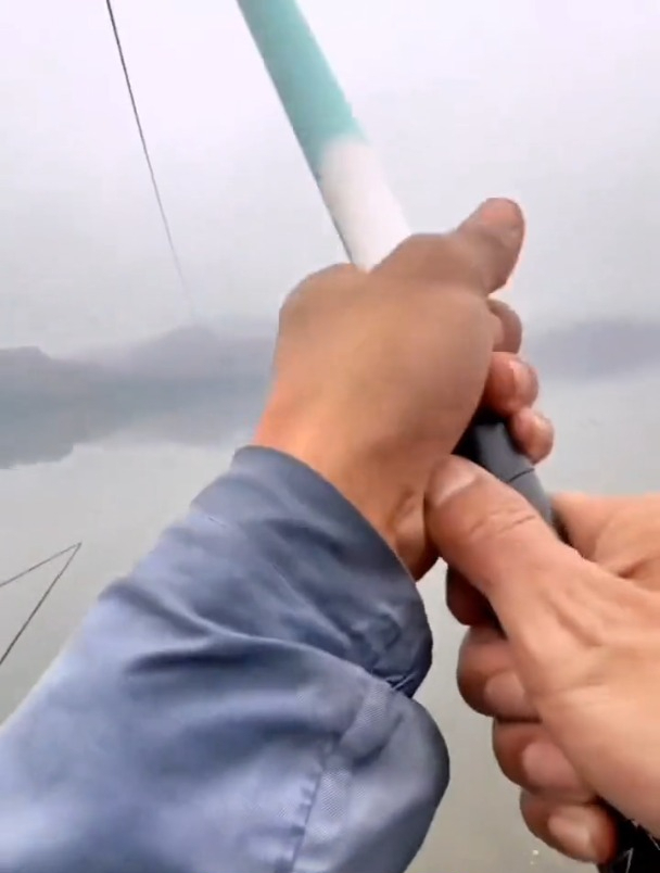 久岩歪嘴新关东和普通鱼钩相比,到底哪个更好用?