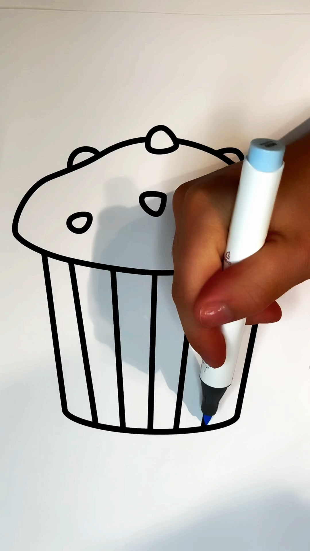 画一个可爱的蛋黄派