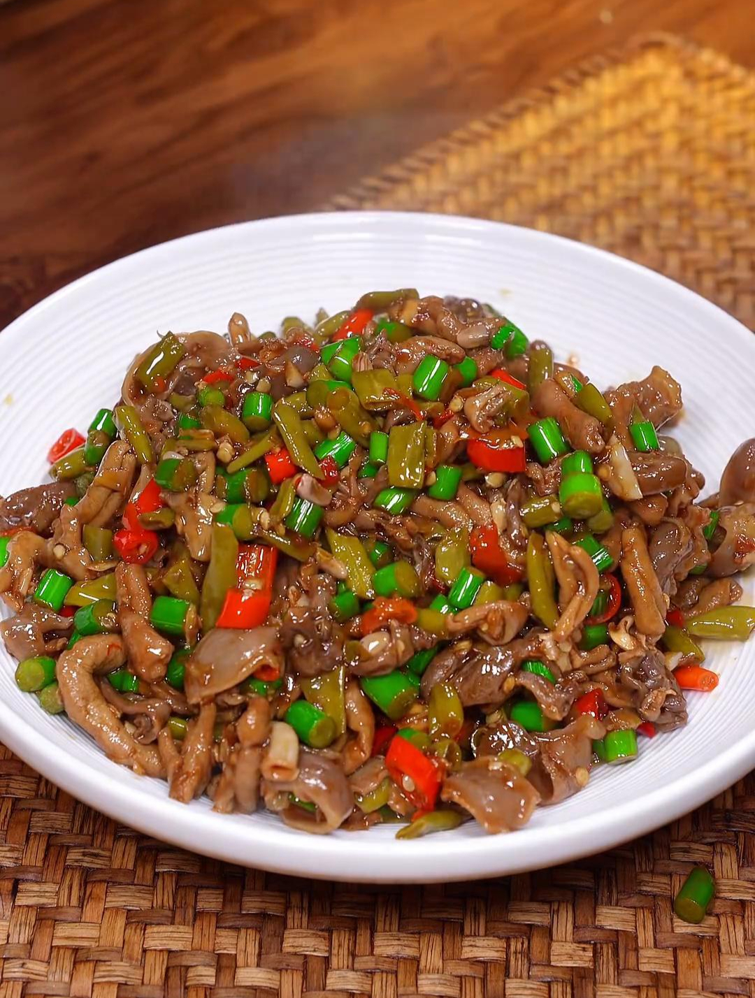 炒鸡杂这样做,脆嫩爽口,好吃又下饭